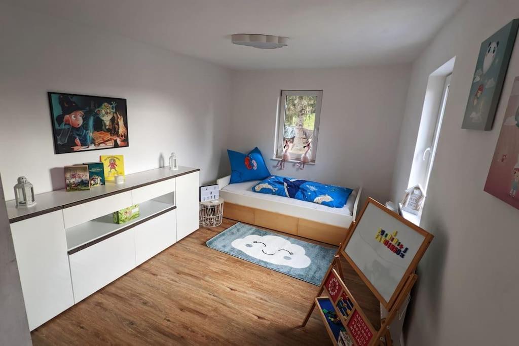 Im Lehm-fachwerkhaus Mit 3 Einzelnen Schlafzimmern Je Mit Tv