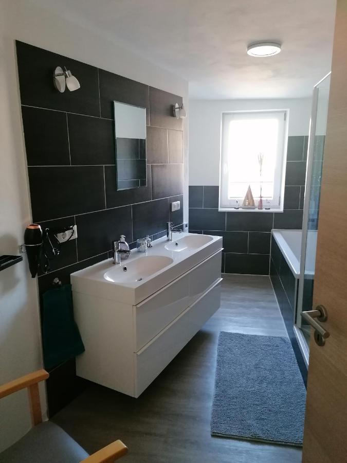 Im Lehm-fachwerkhaus Mit 3 Einzelnen Schlafzimmern Je Mit Tv Apartment